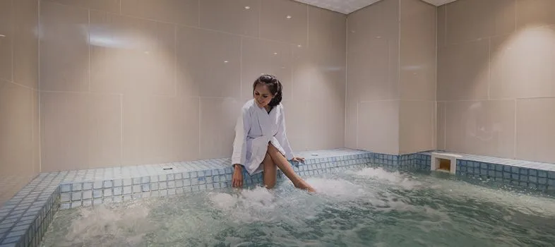 Jacuzzi spa fasilitas The Elements Kuningan